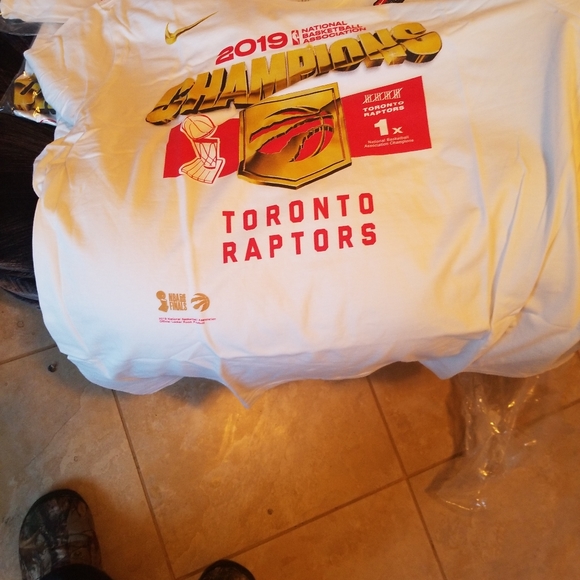 Toronto Raptors 2019 locker room official licenced NBA NIKEa  t shirt Champions - Picture 3 of 5